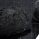 Pane additivato con carbone vegetale: attenzione alle regole